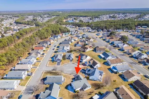 4 Otley Ct, Toms River, NJ 08757