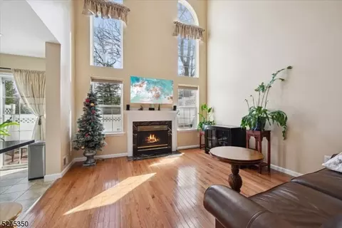 14 Knox Ct, Bernards, NJ 07920