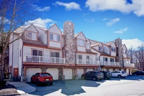 223 Woods Edge Dr, Succasunna, NJ 07876