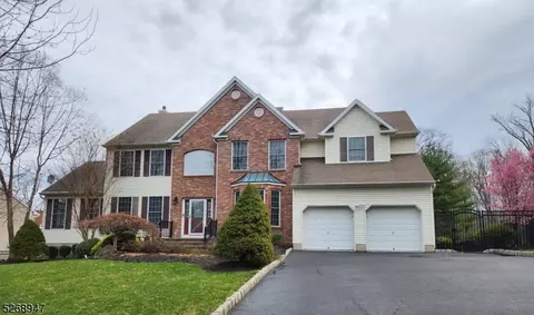 3 Spruce Hollow Rd, Dunellen, NJ 08812