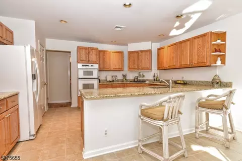 112 Worcester Dr, Wayne, NJ 07470 photo 8