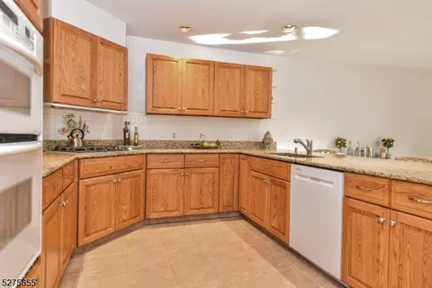 112 Worcester Dr, Wayne, NJ 07470 photo 7
