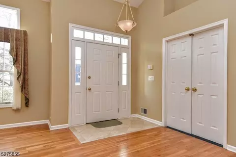 112 Worcester Dr, Wayne, NJ 07470 photo 3