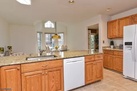 112 Worcester Dr, Wayne, NJ 07470 photo 9