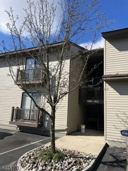 1610 Spruce Hills Dr, Glen Gardner, NJ 08826