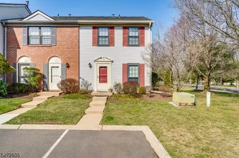 30 Kirby Ln, Franklin Park, NJ 08823