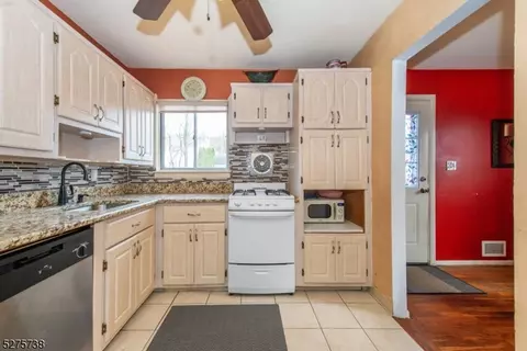 264 Perry St, Dover, NJ 07801 photo 8