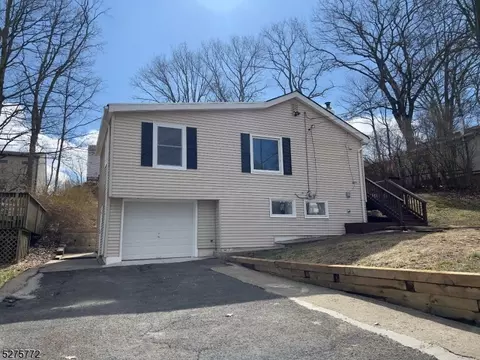 15 Larson Trl, Hopatcong, NJ 07843