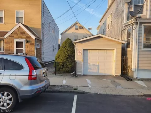 225 Hoyt St, Kearny, NJ 07032
