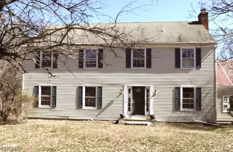 13 Kings Ridge Rd, Washington Twp, NJ 07853
