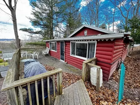 41 Lyons Rd, Jefferson, NJ 07438