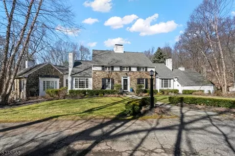 4 Gravel Hill Rd, Kinnelon, NJ 07405