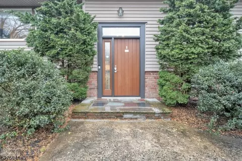 12 Oxford Dr, Livingston, NJ 07039