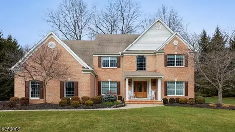 5 Hardy Dr, Bridgewater, NJ 08807