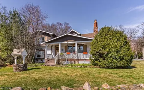 15 Seneca Trl, Denville, NJ 07834