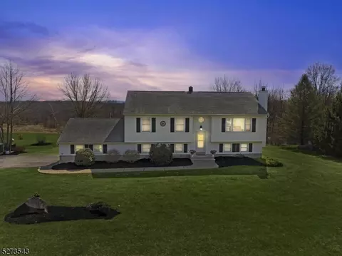 6 Eastfield Dr, Wantage, NJ 07461