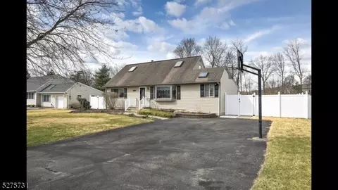 19 Elm Rd, Pequannock Twp, NJ 07444