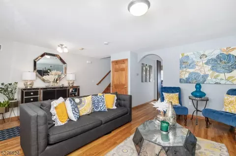 39 Val Sumo Ln, Newark City, NJ 07105