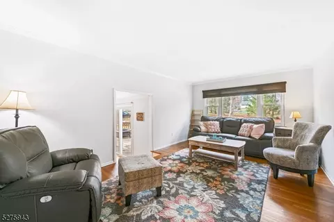 10 E Circuit Dr, Roxbury Twp, NJ 07876 photo 2