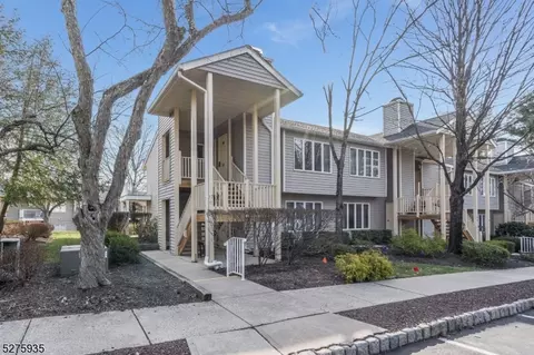 12 Westchester Ter, Annandale, NJ 08801
