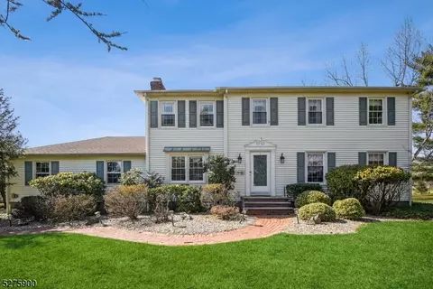 5 Van Pelt Dr, Readington Twp, NJ 08889