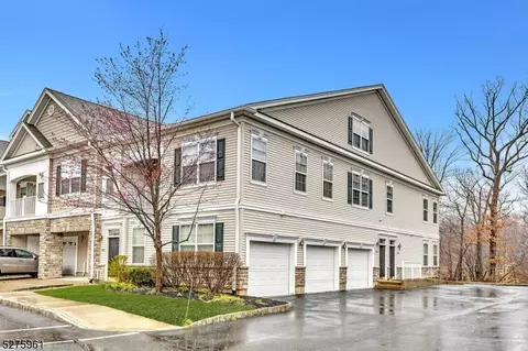 908 Brook Hollow Dr, Hanover, NJ 07981