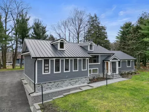 163 W Oakland Ave, Oakland, NJ 07436