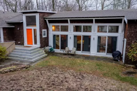 9 Ye Olde Tavern Dr, Vernon Twp, NJ 07422