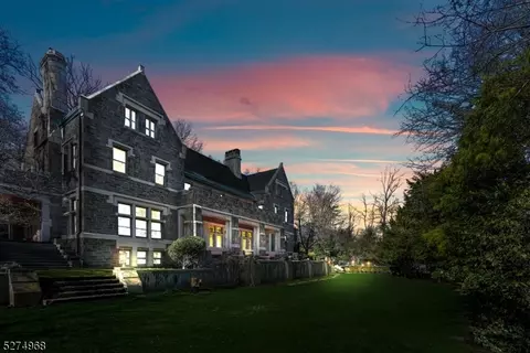 10 Edgewood Ter, Montclair, NJ 07042