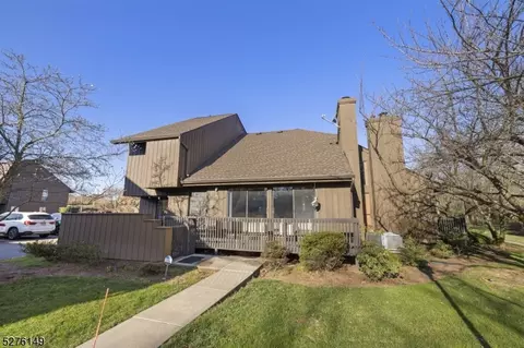 105 Kingsberry Dr, Somerset, NJ 08873