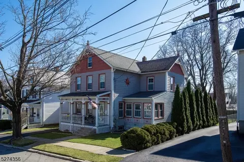 8 Townsend St, Newton, NJ 07860
