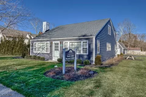 61 W Main St, Mendham Boro, NJ 07945