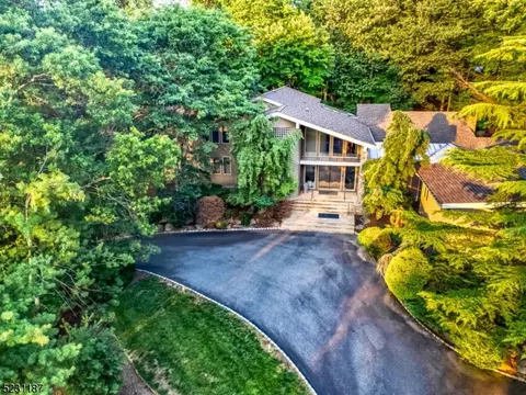 67 Chestnut St, Livingston, NJ 07039