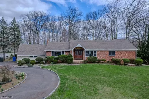 68 Meredith Rd, Colonia, NJ 07067