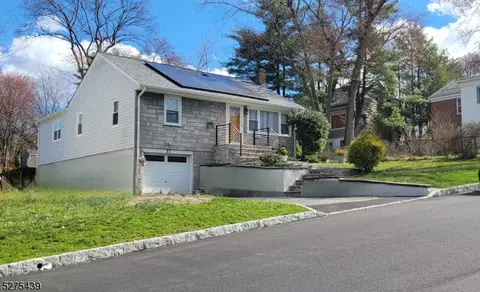 37 Thorn Ter, West Orange, NJ 07052