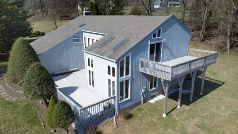 4 Jenny Jump Ct, Flemington, NJ 08822