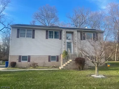 75 Ford St, Wayne, NJ 07470