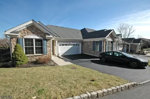 13 Cobble St, Clifton, NJ 07013