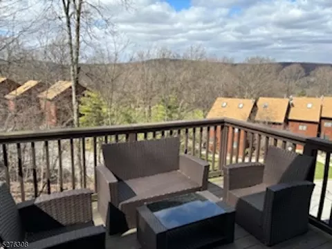 10 Sunrise Dr #8, Vernon, NJ 07462