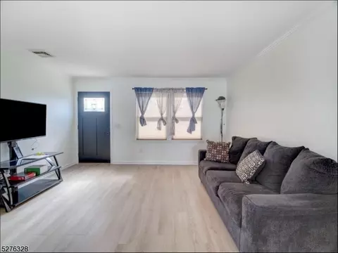 110 Cap Ln, Middlesex, NJ 08846 photo 5