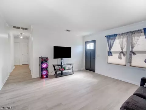 110 Cap Ln, Middlesex, NJ 08846 photo 6