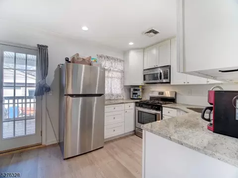 110 Cap Ln, Middlesex, NJ 08846 photo 7