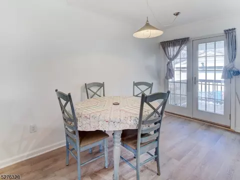 110 Cap Ln, Middlesex, NJ 08846 photo 9