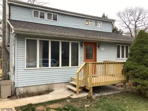 3 Metro Trl, Hopatcong, NJ 07843