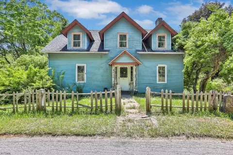 168 Pequest Rd, Green Twp, NJ 07821
