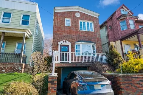 41 E 32nd St, Bayonne, NJ 07002