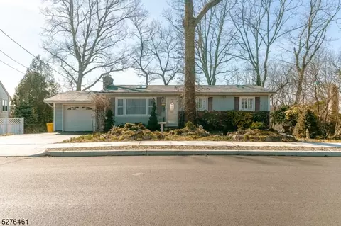 44 Hilltop Ter, Bloomingdale, NJ 07403