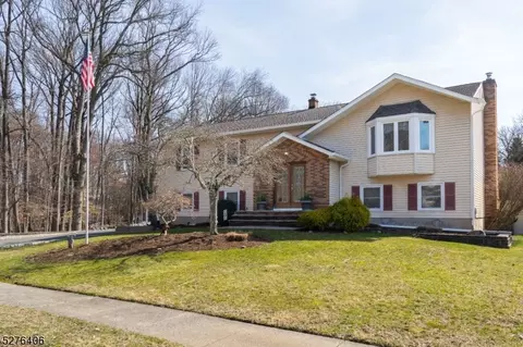 35 Harding Dr, Fairfield, NJ 07004