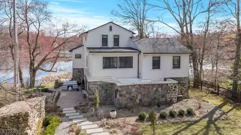 252 W Oak St, Ramsey, NJ 07446