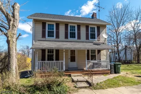 44 West St, Bloomsbury, NJ 08804